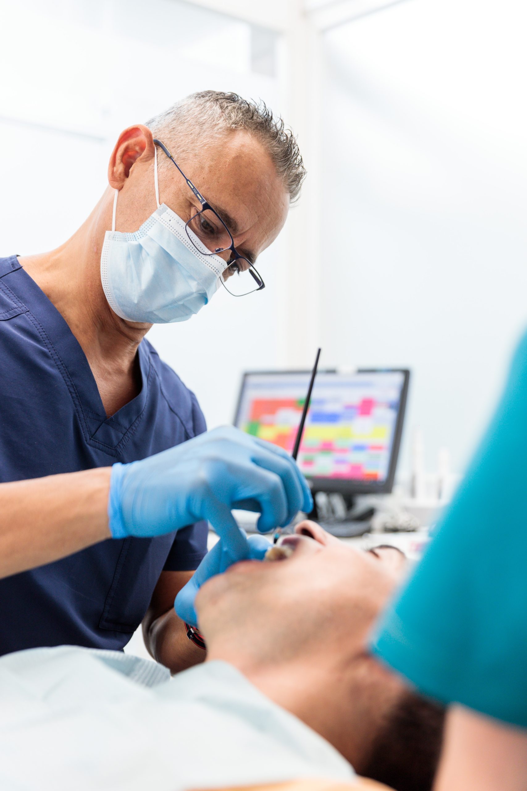 Dr. Javier Ochando carillas dentales Getafe